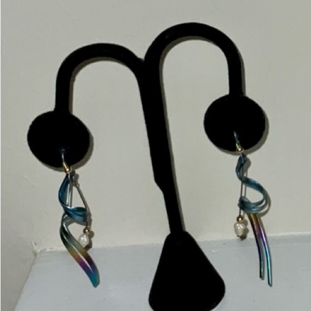 Unsigned Lightweight Multi Colored Metal Wire Ear… - image 8